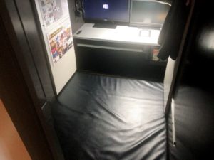 ネットカフェ宿泊