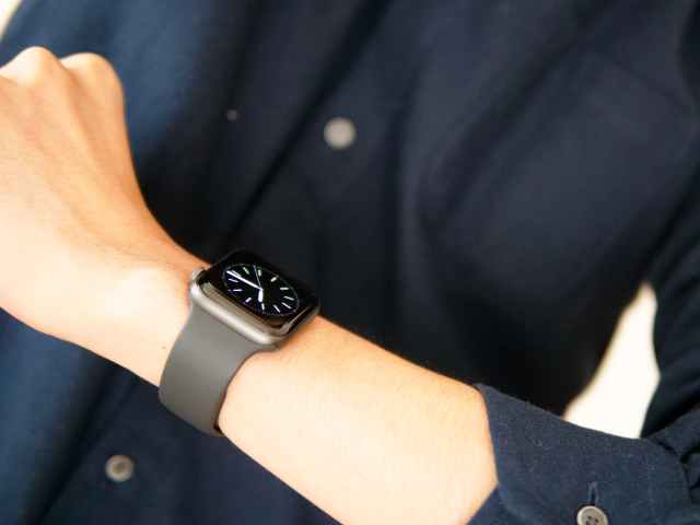 Apple Watch SE 44mmの装着画像②