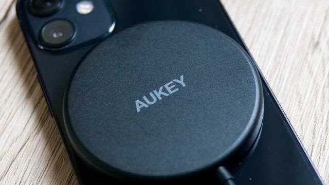 AUKEYのMagSafe充電器