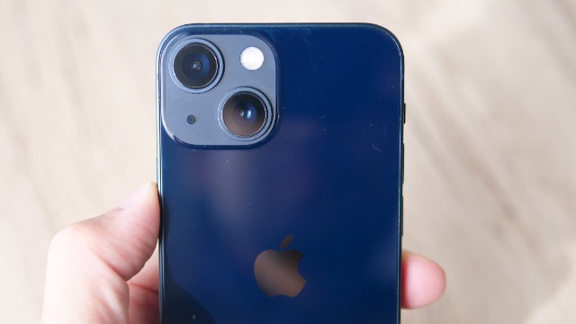 iPhone 13 miniのカメラレンズ