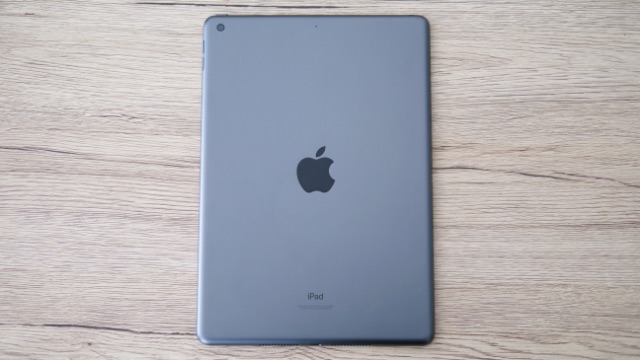 新型iPad(第9世代)の購入レビュー、安い無印を買ってみて良かった 